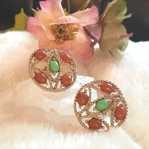 SARAH COVENTRY Clip Earrings - Picture 1 of 4